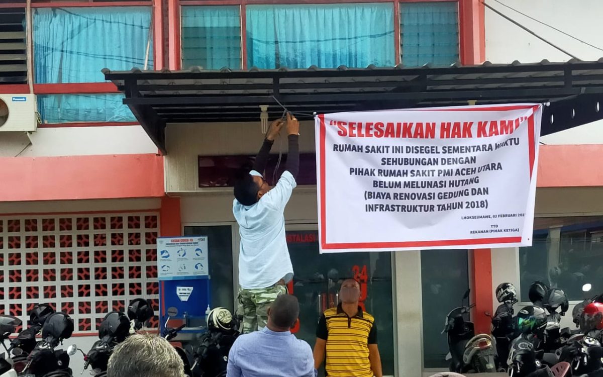 PT Peugot Konstruksi menyegel RS PMI Aceh Utara.]