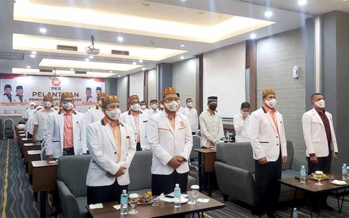 Presiden Partai Keadilan Sejahtera (PKS), Ahmad Syaikhu, melantik pengurus Dewan Pengurus Wilayah Partai Keadilan Sejahtera (DPW PKS) Aceh secara virtual di Banda Aceh. (easpada)
