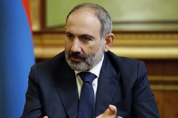 PM Armenia Pecat Petinggi Militer