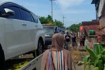Mobil-mobil yang diborong warga Tuban. Foto: iNews.id