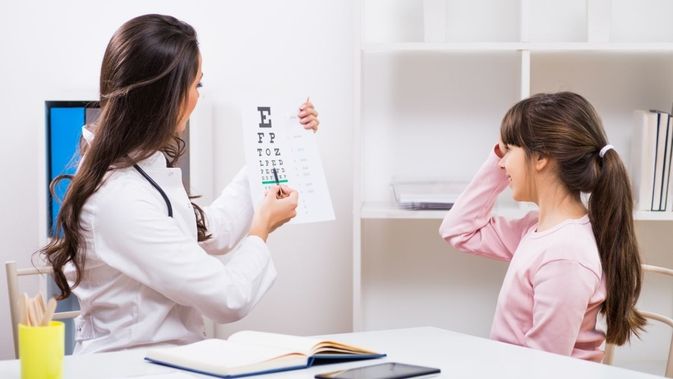 098190100_1615380333-Pandemi-COVID-19-Bikin-Anak-Rentan-Mengalami-Mata-Minus-by-LittleBee80-Canva