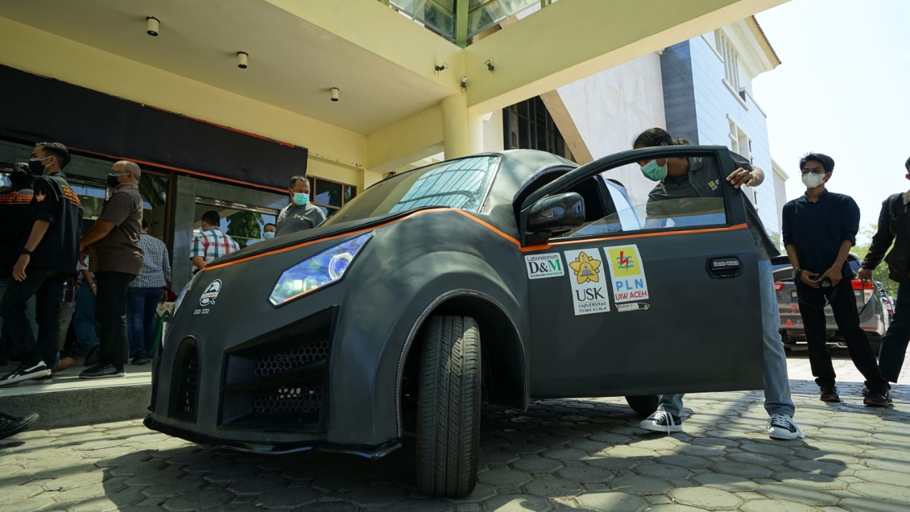 USK luncurkan mobil listrik Glueh dengan konsep city car