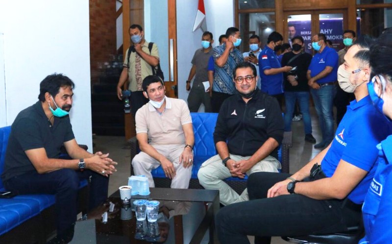 Mualem Beri Dukungan Moril untuk AHY dan Teuku Riefky