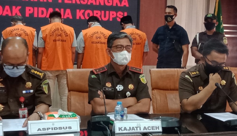Kajati Aceh Dr. Muhammad Yusuf S.H., M.H, saat Konferensi Pers di kantor Kejati Aceh, Senin (15/03/2021).