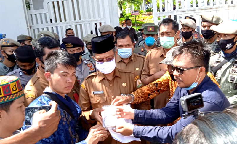 Aksi di Pendopo Gubernur. (Foto; Nukilan.id)