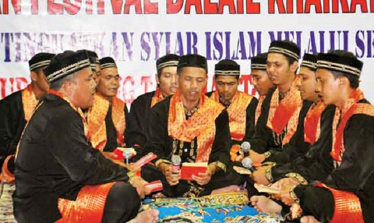 Kanzur qarama maulan ni’ami hadil umami li syar’atihi. Keuhdum mulia panghule nikmat peutonyok umat syariat nabi.
