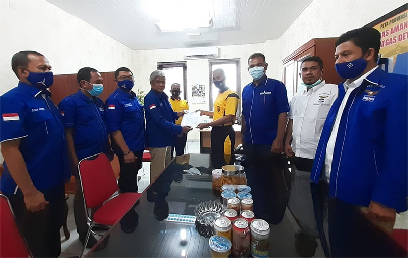 Demokrat Aceh mengantar surat mohon perlindungan hukum ke Poda Aceh. (foto: Ist.)
