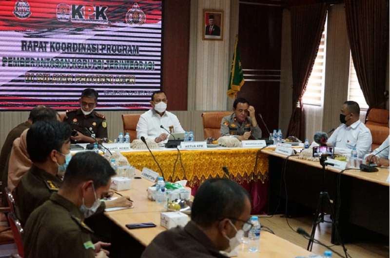 Ketua KPK Firli Bahuri dalam rapat koordinasi dengan Kejaksaan Tinggi dan Kepolisian Daerah beserta jajaran di Aceh. Kegiatan berlangsung di Kantor Kejaksaan Tinggi Aceh, Kamis (25/3/2021).