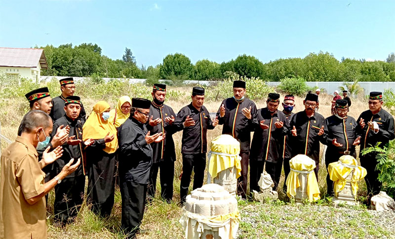 MAA Kota Banda Aceh Ziarah ke Makam Ulama dan raja di gampong Pande. (Foto: Nukilan.id)