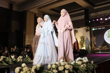 Rumoh Syar’i Peragakan Busana Muslim di Aceh Wedding Expo 2021
