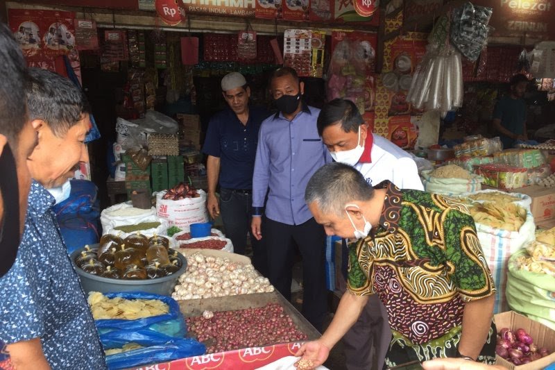 Tinjau Pasar, Disperindag Aceh: Harga Kebutuhan Pokok Masih Stabil dan Stok Memadai