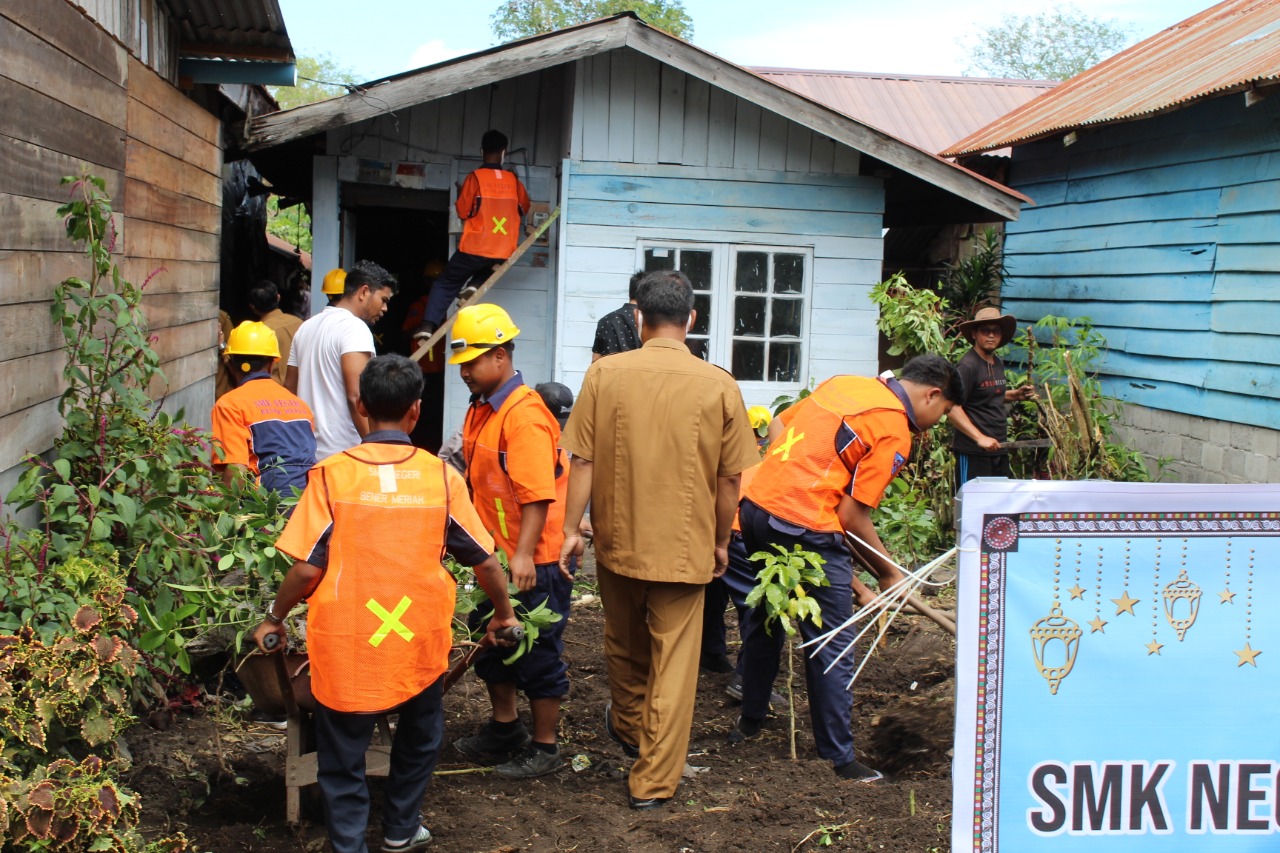 Inspiratif!! Siswa SMKN 1 Bener Meriah Kembali Rehab Rumah Warga Kurang Mampu