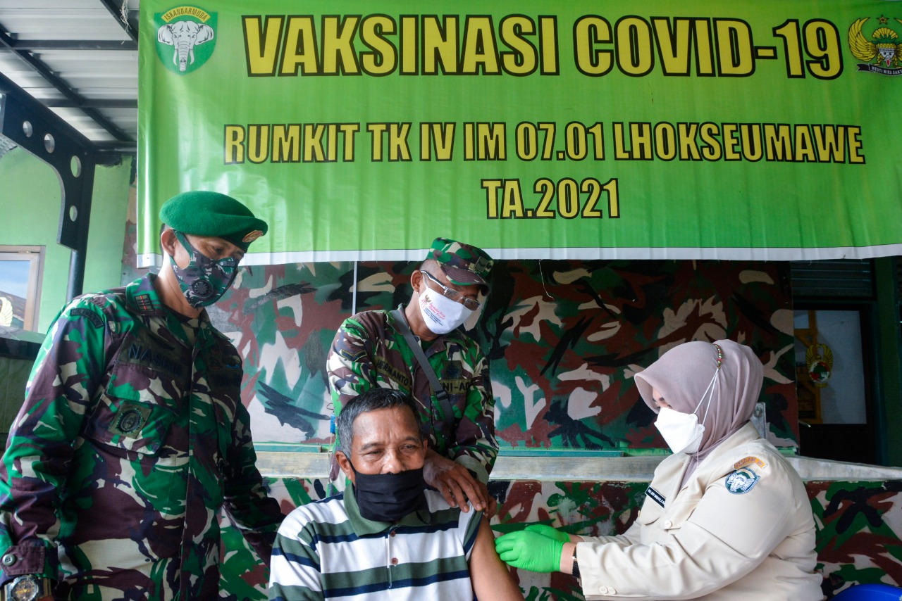 Ratusan Warakawuri dan Purnawirawan TNI AD Aceh Utara dan Lhokseumawe di Vaksin Tahap I