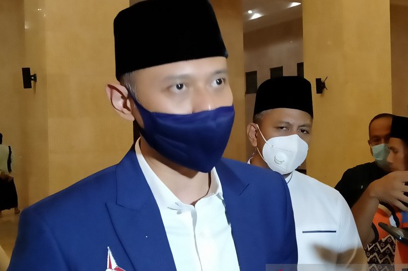 Ketua Umum Partai Demokrat, Agus Harimurti Yudhoyono (AHY) di Masjid Pusat Islam, Mataram. Antara/Nur Imansyah