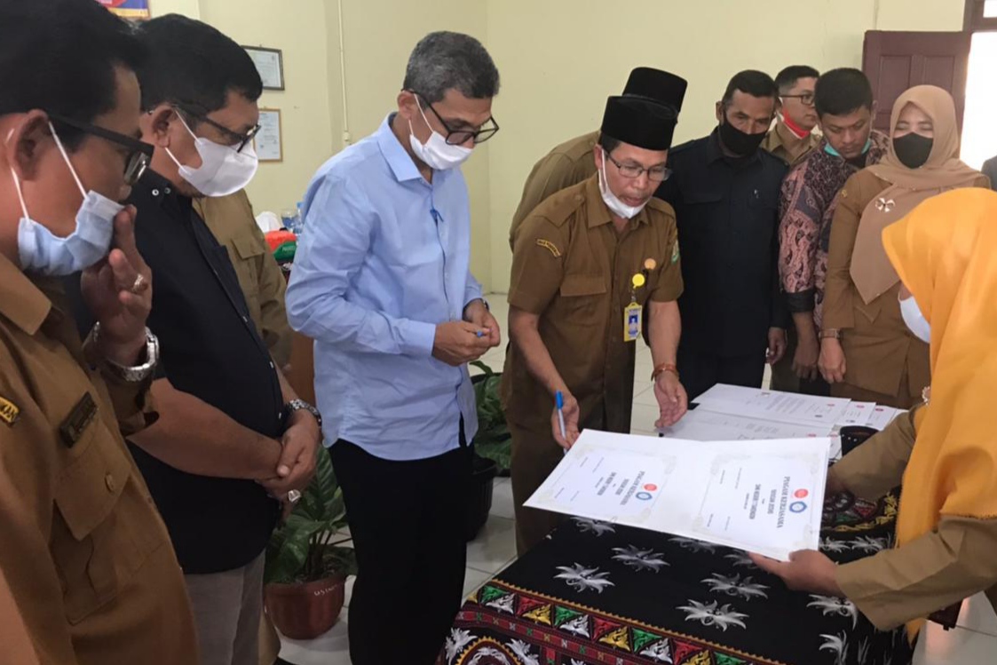 Penandatangan nota kesepahaman atau MoU antara Kepala SMK Aceh Tengah dengan Direktur Yayasan Jissho Jepang. (Foto: Dok.Humas Disdik)