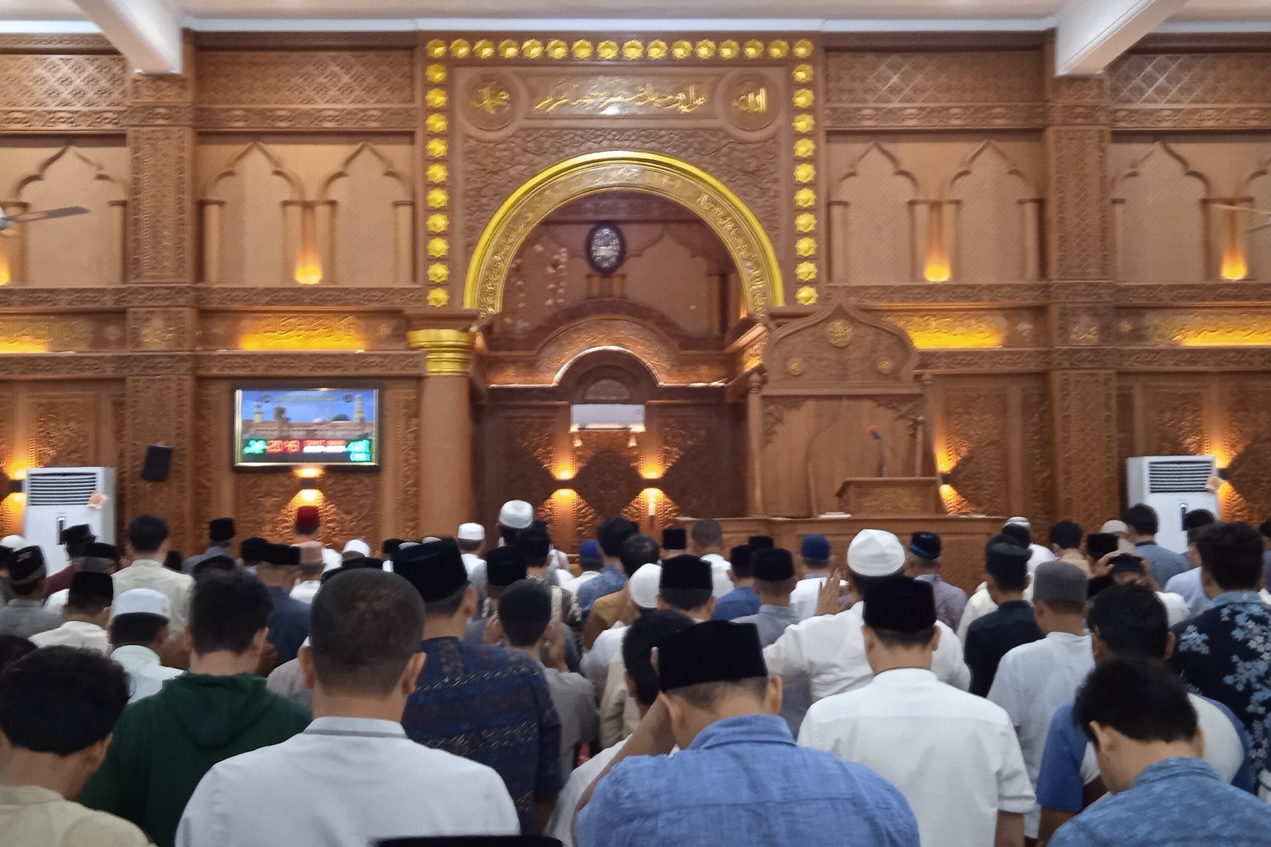 Shalat Tarawih Malam Pertama di Masjid Syuhada Dipadati Jama’ah