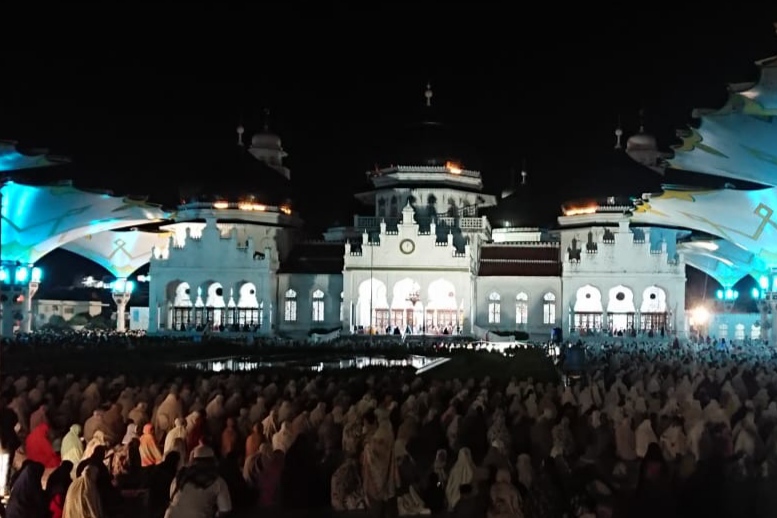 Tarawih Pertama, Ratusan Jama’ah Padati Masjid Raya Baiturrahman