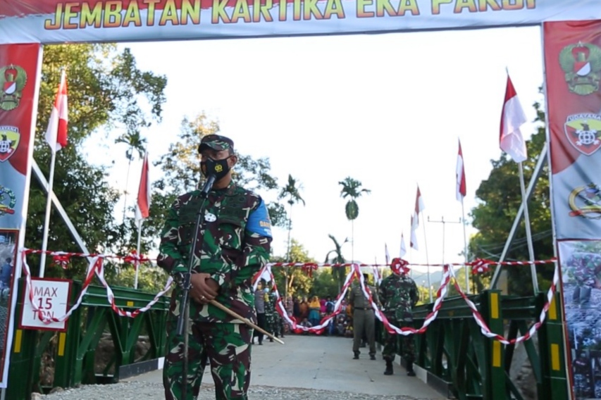 Jembatan Kartika Eka Paksi, Wujud Penghargaan dan Kecintaan Warga Bolo-Rade Pada TNI AD