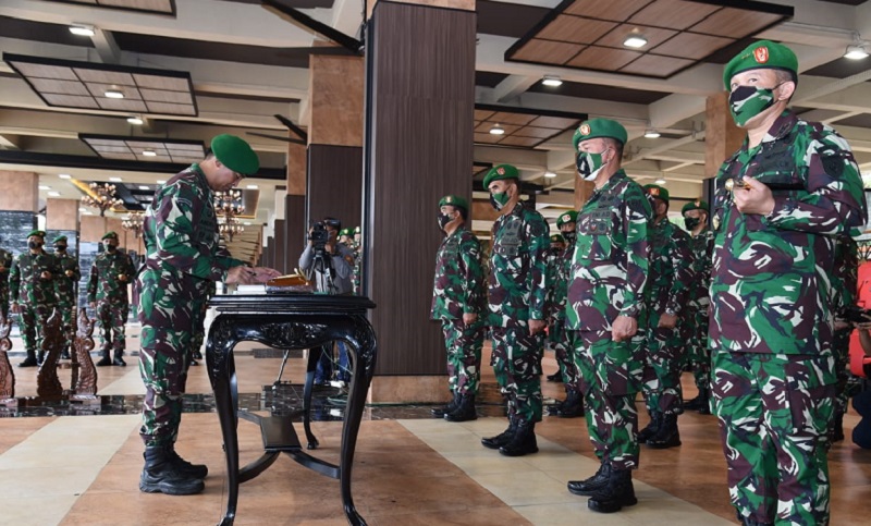 Kasad Pimpin Sertijab Pejabat Utama TNI AD