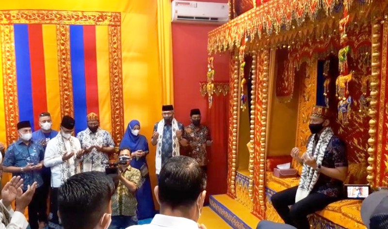 AHY Disemat Kopiah Meuketop, Disambut Shalawat, dan Dipeusijuk Ulama Bireuen