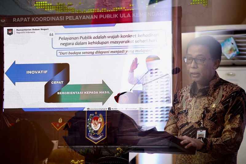 Sekretaris Jenderal (Sekjen) Kementerian Dalam Negeri (Kemendagri), Muhammad Hudori, dalam Rakor Peningkatan Kualitas Pelayanan Publik di lingkungan Kemendagri, dengan tema “Implementasi Kebijakan Dalam Upaya Mewujudkan Pelayanan Publik yang Prima,” di Sasana Bhakti Praja, Gedung C, Kantor Kemendagri, Jakarta Pusat, Rabu (21/4/2021).