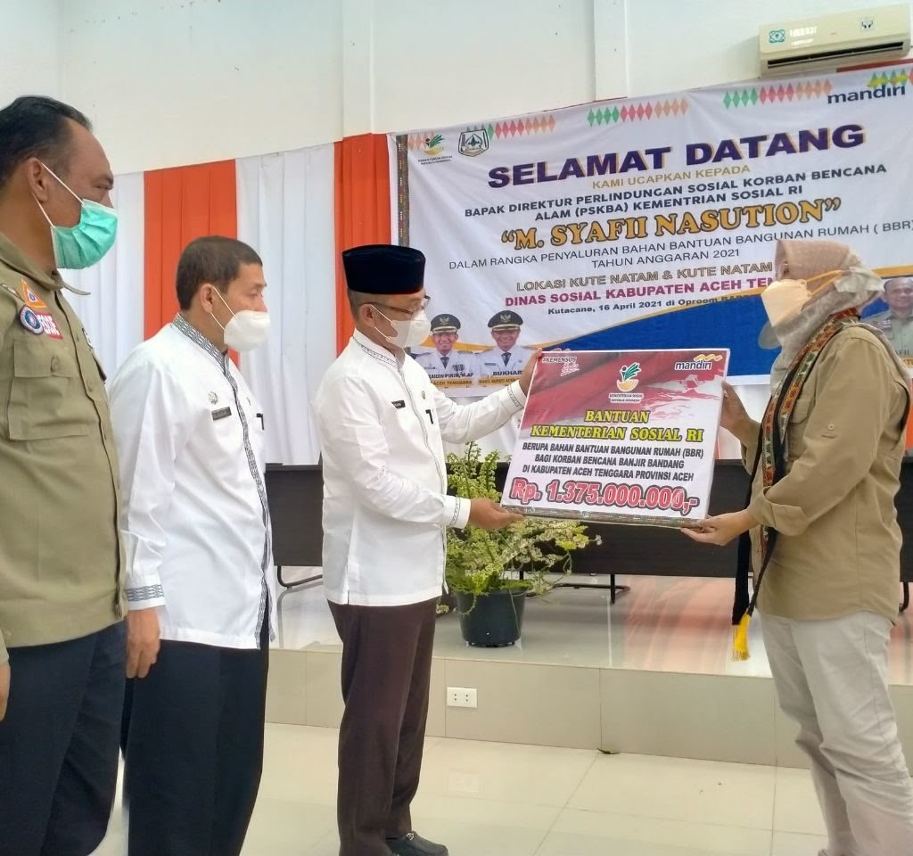 Kemensos Salurkan Bantuan Rp 1,3 Miliar untuk Korban Bencana Alam di Aceh Tenggara