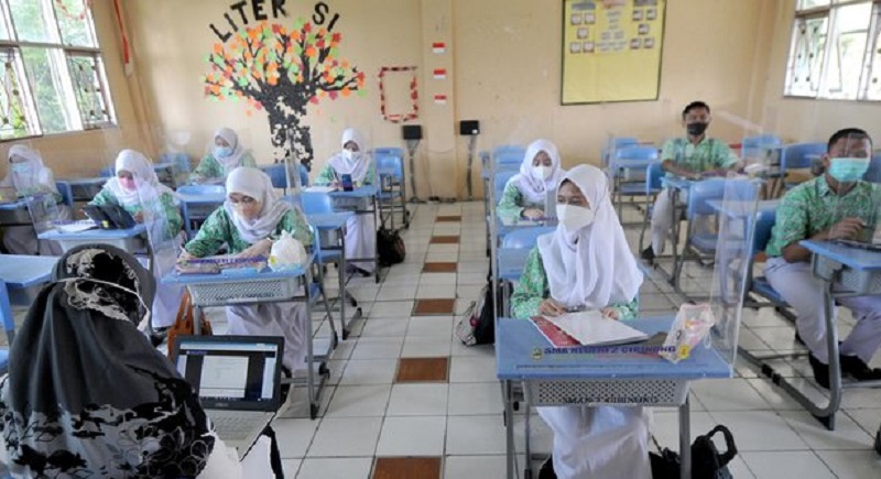 Belajar tatap muka dengan menerapkan protokol kesehatan. ©2021 Merdeka.com/Arie Basuki
