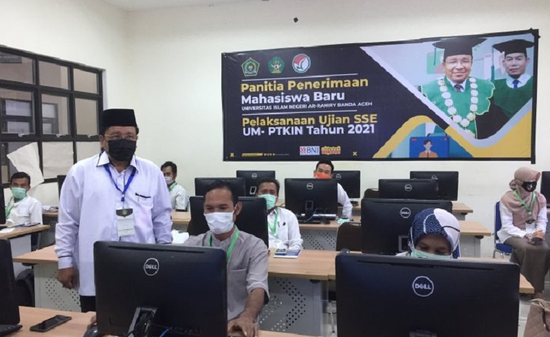 Rektor UIN Ar Raniry meninjau pengawasan UMPTKIn di UIN Ar Raniry Darussalam, Banda Aceh, Senin (24/5/2021)