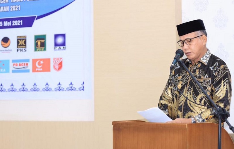 Gubernur Aceh, Ir.H.Nova Iriansyah, MT. memberikan sambutan pada acara Silaturrahmi dan Penandatanganan Berita Acara, Serah Terima Bantuan Keuangan kepada Parpol yang Memperoleh Kursi di DPRA Hasil Pemilu 2019, Tahun Anggaran 2021 di Aula Kesbangpol Aceh, Banda Aceh, Selasa (25/5/2021).