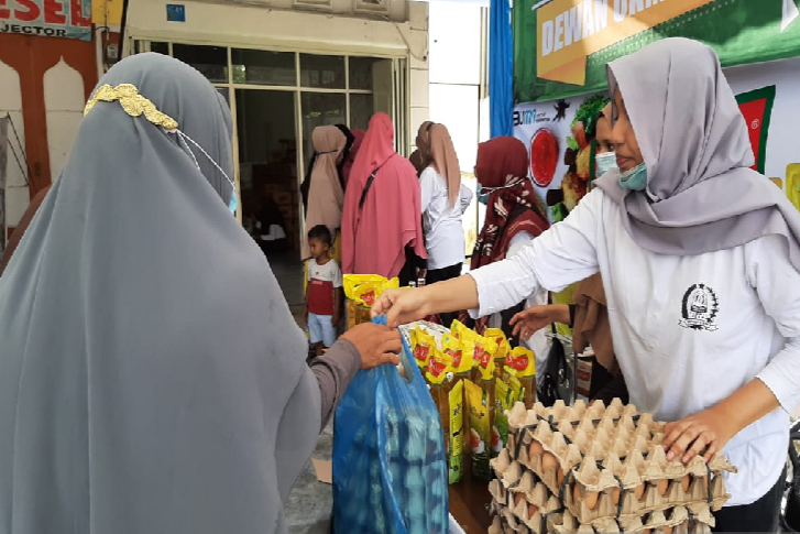 Sambut Idul Fitri, Dewan UKM Aceh Gelar Pasar Murah