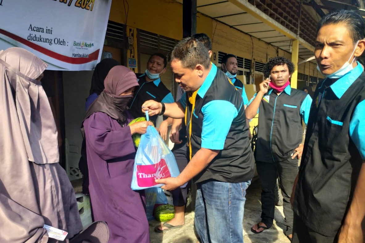 Forum KMBSA Santuni Pemulung dan Masyarakat Miskin di Kota Sufi