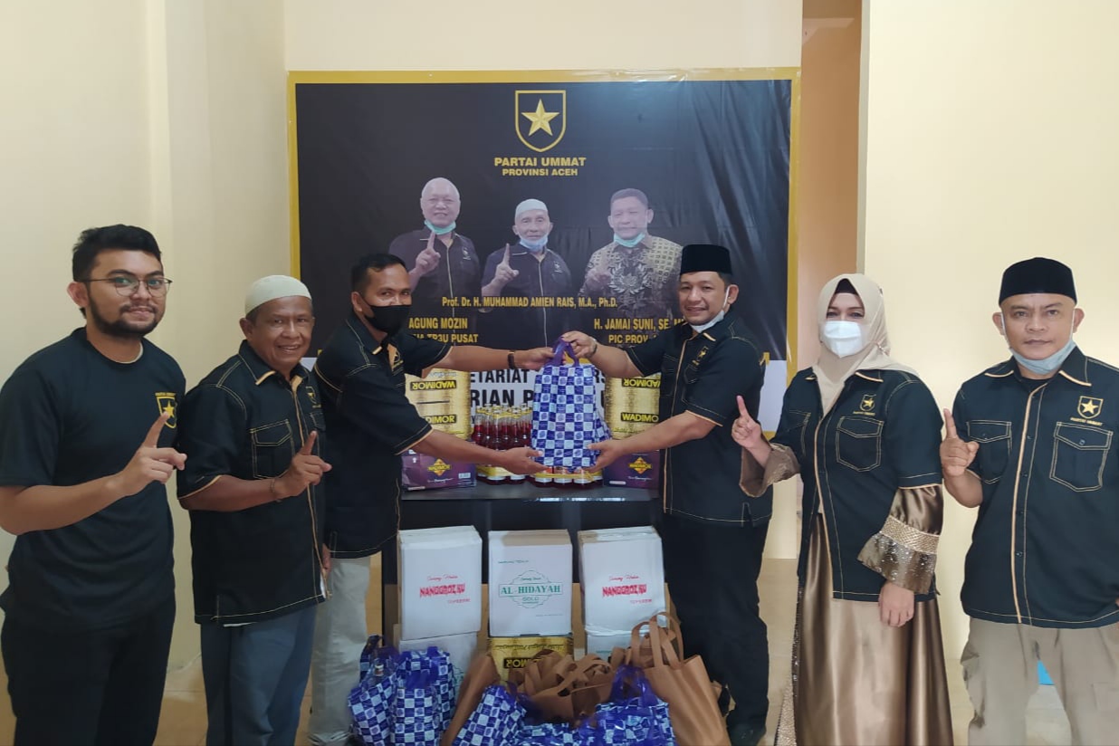 Sambut Idul Fitri, DPW Partai Ummat Aceh Bagikan Paket Lebaran