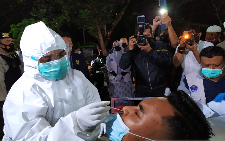 Pengelola dan Pengunjung Warkop di Banda Aceh di Test Antigen