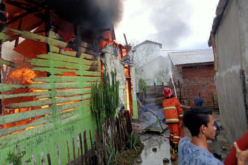 Diduga Korsleting, Sebuah Rumah di Aceh Tenggara Habis Terbakar