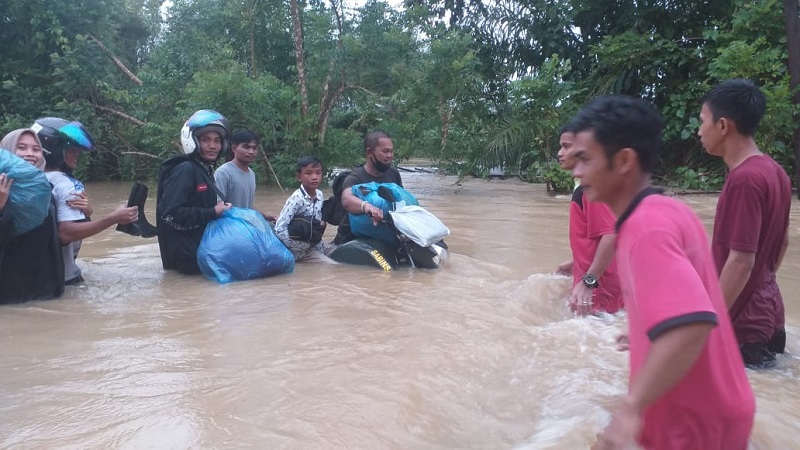 Banjir merendam sembilan kecamatan di wilayah Kabupaten Simeulue, Aceh. Foto: Dokumentasi BPBA