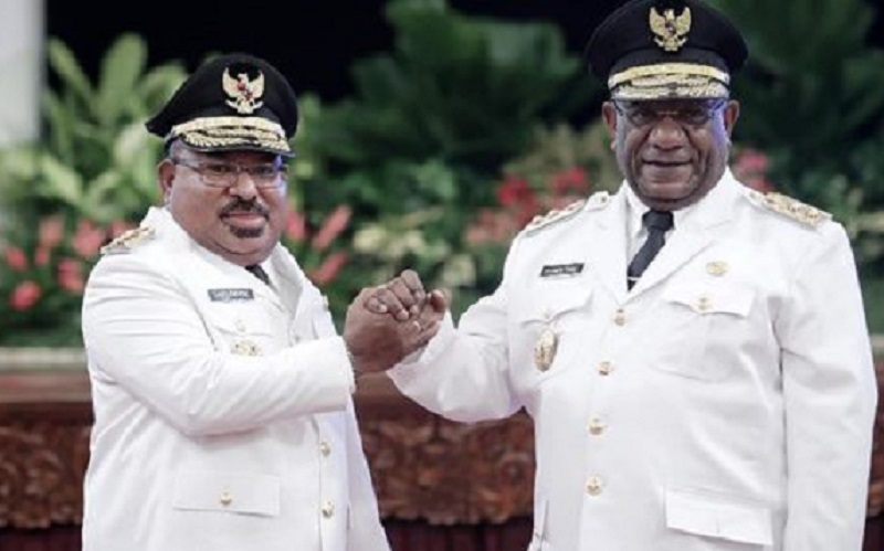 Wagub Papua (kanan) Klemen Tinal meninggal dunia. (Foto: CNN Indonesia/Safir Makki)