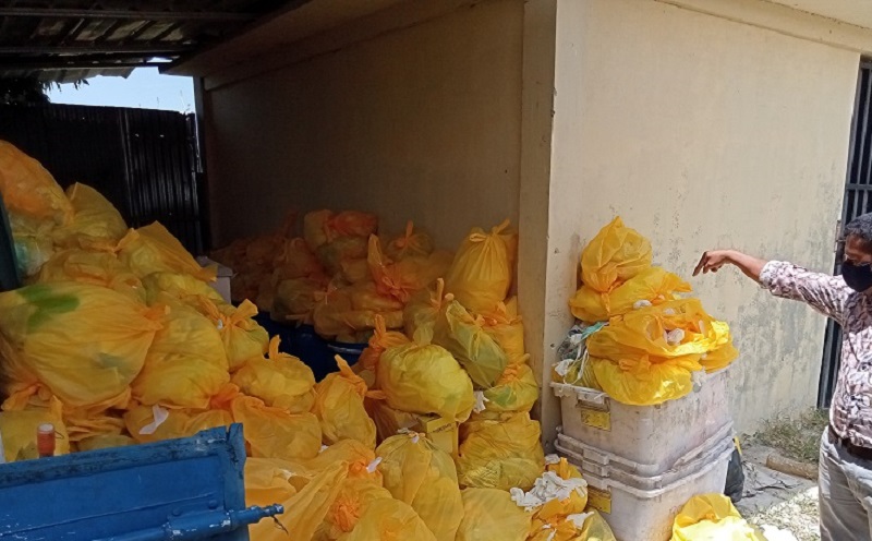 Tempat pembuangan sampah medis RSUD Pidie Jaya tidak memadai. Foto: iNews.id/Jamal Pangwa
