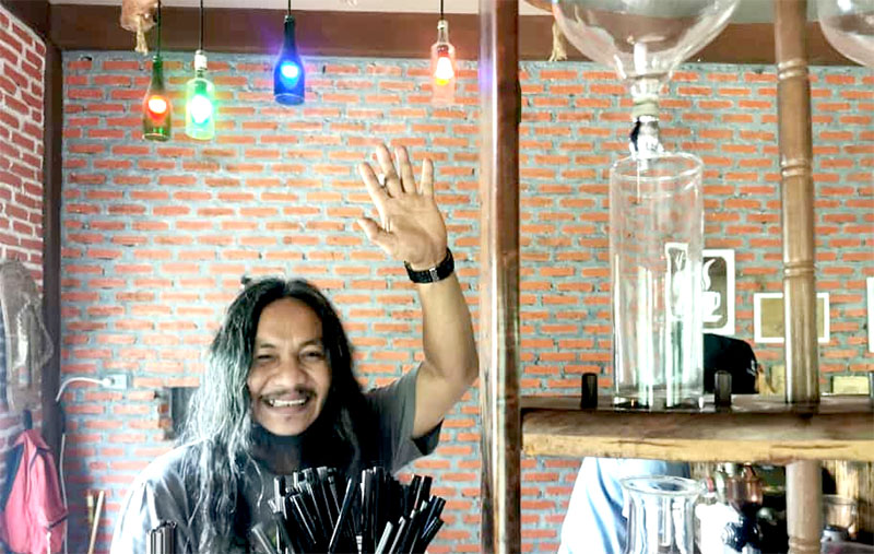 Owner Seladang Coffee Sadikin, (Foto: Nukilan.id)