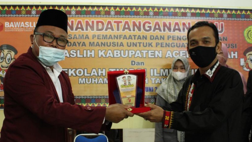 Panwaslih Aceh Tengah dan STIMMAD Takengon Teken MoU