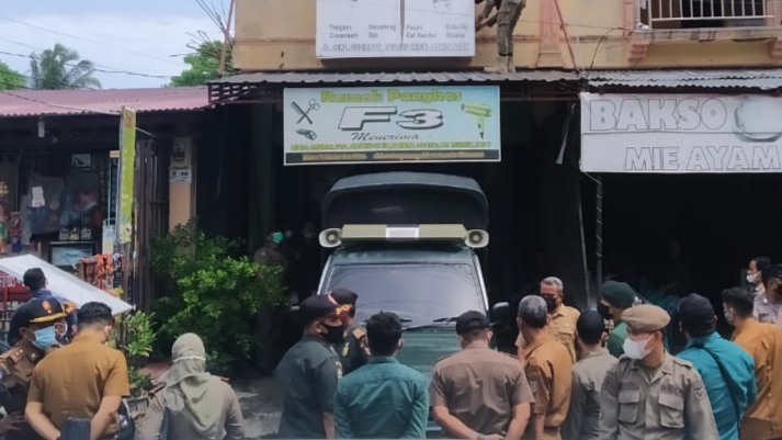 Langgar Syariat Islam, Dua Rumah Pangkas Disegel Satpol PP Banda Aceh