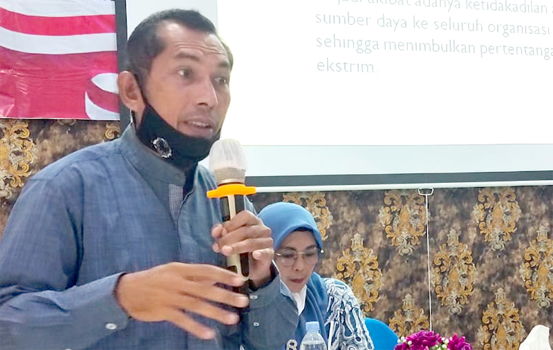Dosen Fakultas Adab dan Humaniora UIN Ar-Raniry yang juga anggota Forum Kewaspadaan Dini Masyarakat (FKDM) Aceh Dr. Bustami Abubakar, M. Hum. (Foto: FKDM Aceh)