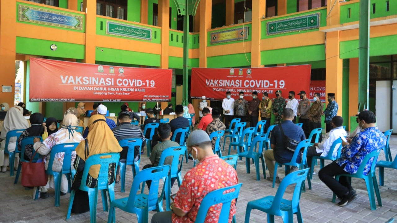Dukung Pemerintah Tangani Covid-19, Dayah Darul Ihsan Gelar Vaksinasi untuk Pengurus dan Guru