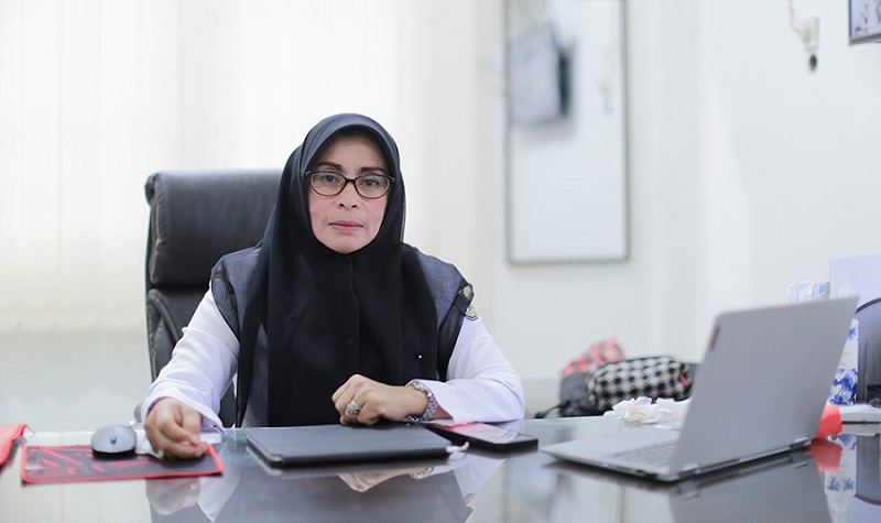 Kepala Dinas Pemberdayaan Perempuan Perlindungan Anak Pengendalian Penduduk dan Keluarga Berencana (DP3AP2KB) Kota Banda Aceh, Cut Azharida, SH, (Foto: Nukilan/Irfan)
