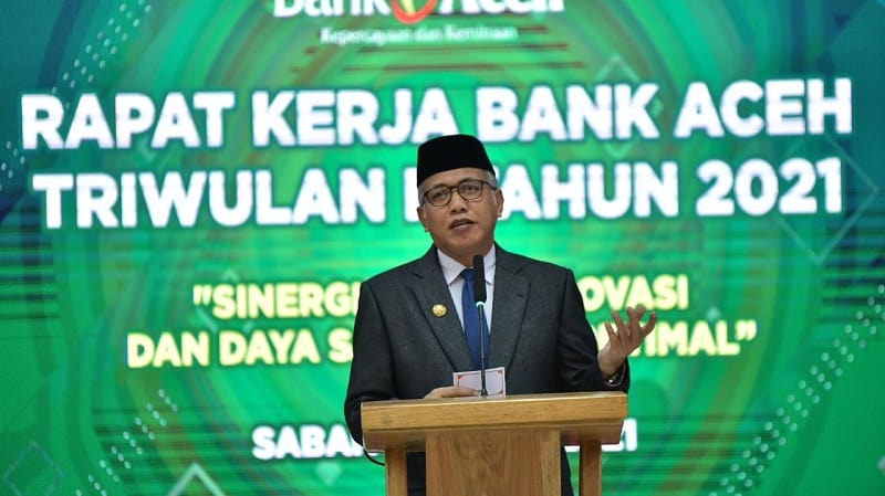 Gubernur Aceh, Ir. Nova Iriansyah, MT Menyampaikan Sambutan Sekaligus Membuka Rapat Kerja Bank Aceh Triwulan II Tahun 2021 di Aula Kantor Wali Kota Sabang, Sabtu (24/7/2021).