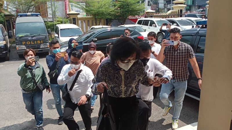 Anak Akidi Tio dijemput polisi terkait sumbangan Rp 2triliun (Foto : iNews)
