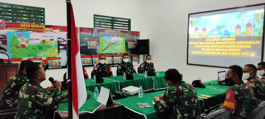 Evaluasi Kinerja Pamtas, Tim Binsatter Sdirdiklat Pusterad Kunjungi Pos Satgas Yonif 144/JY