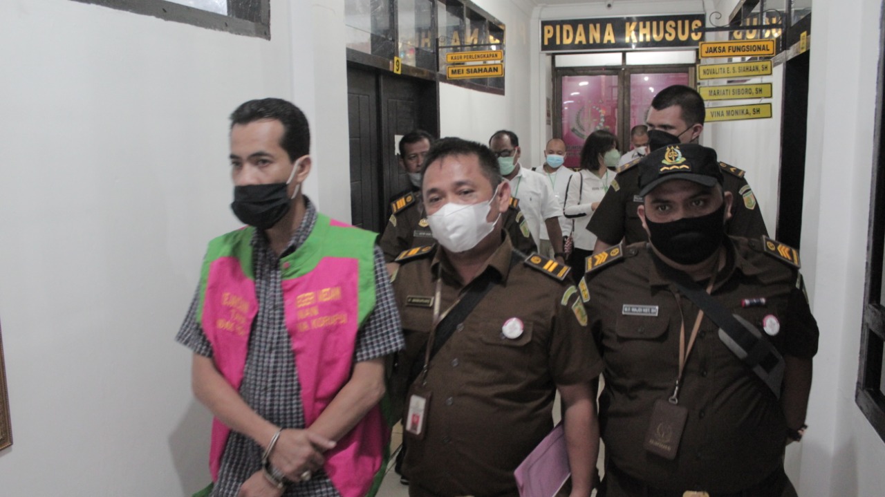 Kejari Terima Tersangka dan Barang Bukti Dugaan Korupsi di Pasar Medan