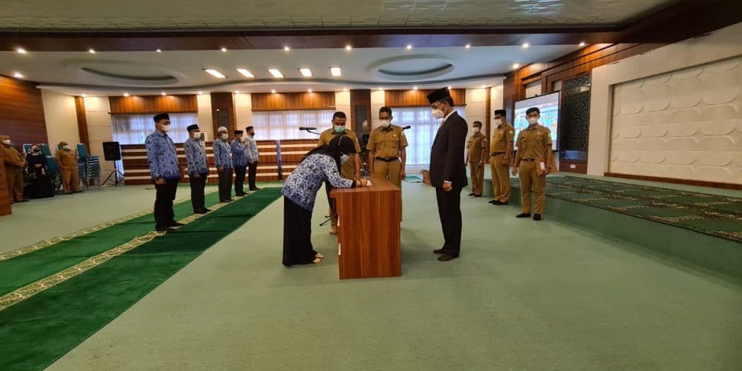 Asisten Administrasi Umum Lantik 8 Pejabat Eselon 3 & 4 di Lingkungan Pemerintah Aceh