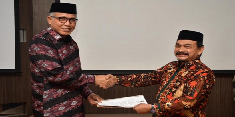 Gubernur Aceh, Ir.H.Nova Iriansyah, MT saat bersama Alm.Prof. Dr. Farid Wajdi Ibrahim, MA. (Foto: Dok. Ist)