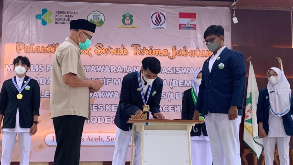 Fitra-Yudha Dilantik Sebagai Presma dan Wapresma Poltekkes Aceh 